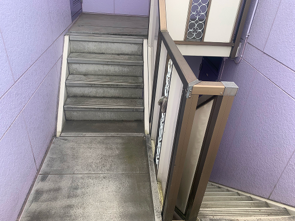 アパートの通路清掃1 ビフォー